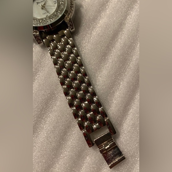 #J947 - Geneva Platinum Ladies Watch w/Floating Crystal Accents (NEW BATTERY) - Picture 6 of 13